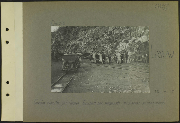 Lauw. Carrière exploitée par l'armée. Transport par wagonnets des pierres au concasseur