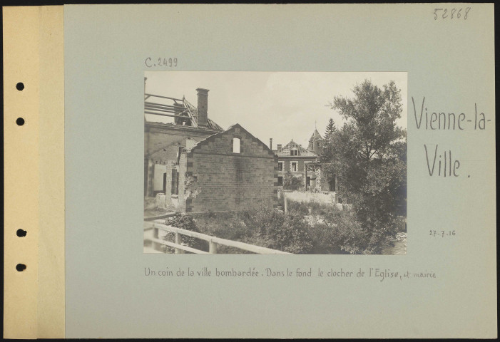 Vienne-la-Ville. Un coin de la ville bombardée. Dans le fond, le clocher de l'église et mairie