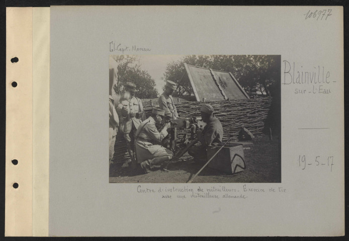 Blainville-sur-l'Eau. Centre d'instruction de mitrailleurs. Exercice de tir avec une mitrailleuse allemande
