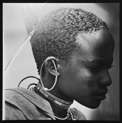 Portrait d'une jeune femme africaine