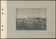 Anglure. Bataille de la Marne. Bataillon en lignes de section par quatre partant pour la ligne de feu