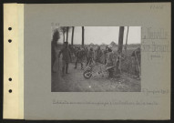 La Neuville-Sire-Bernard (près). Soldats annamites employés à l'entretien de la route