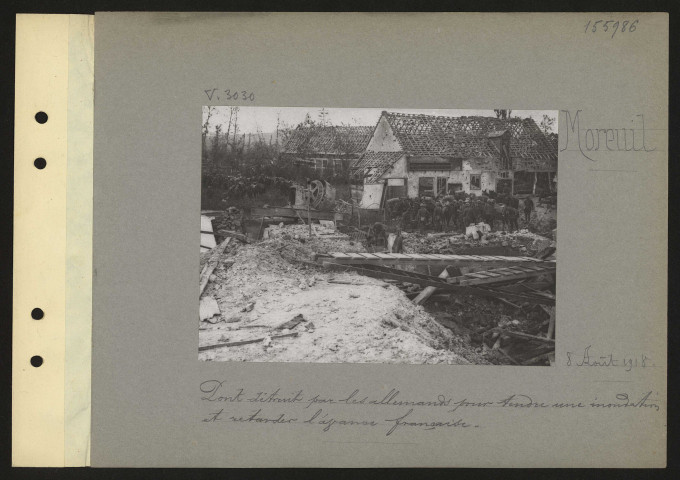 Moreuil. Pont détruit par les Allemands pour tendre une inondation et retarder l'avance française