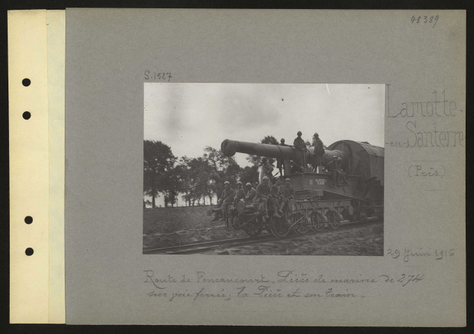 Lamotte-en-Santerre (près). Route de Faucancourt. Pièce de marine de 274 sur voie ferrée ; la pièce et son train