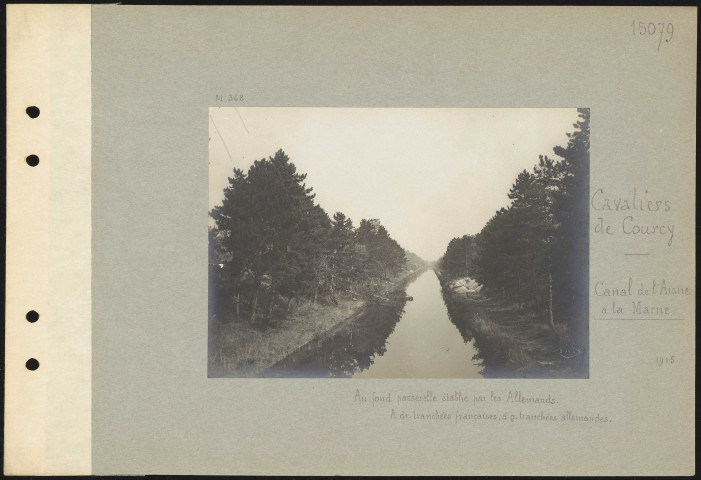 Cavaliers de Courcy, Canal de l'Aisne à la Marne. Au fond passerelle établie par les Allemands. À droite, tranchées françaises ; à gauche, tranchées allemandes