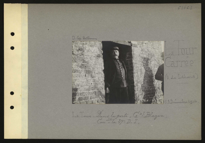 La Tour carrée (ouest de Lihons). La tour. Dans la porte, général Blazer, commandant la 27e division d'infanterie