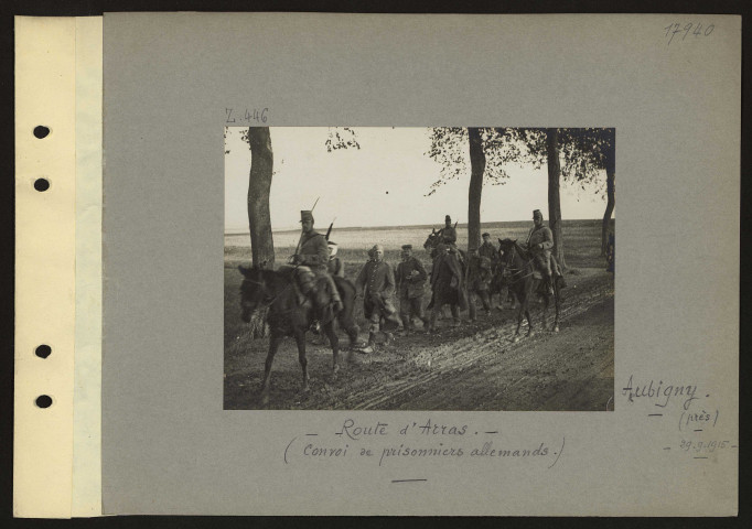 Aubigny (près). Route d'Arras. Convoi de prisonniers allemands