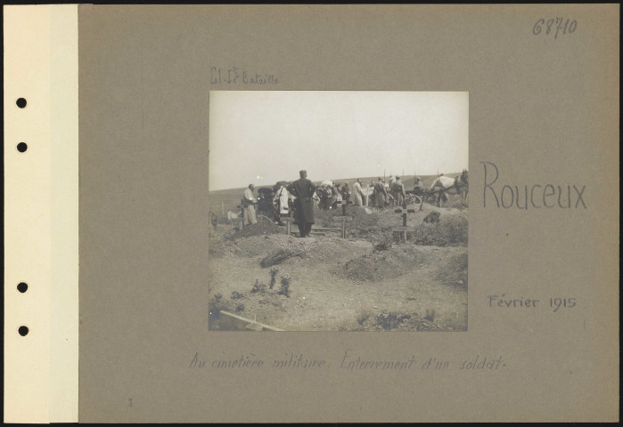 Rouceux. Au cimetière militaire. Enterrement d'un soldat