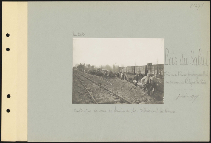 Bois du Salut (près et à l'ouest de Jonchery-sur-Vesle), en bordure de la ligne de Paris. Construction de voies de chemin de fer. Déblaiement du terrain