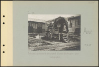 Auve. Ambulance automobile chirurgicale. Camion électrogène pour radiographie