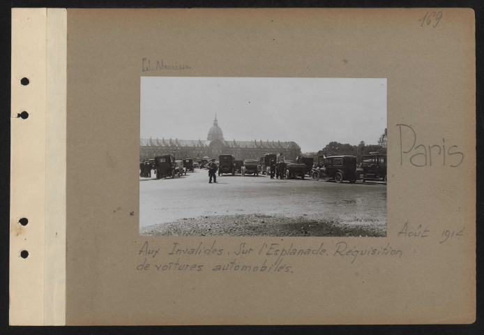 Paris. Aux Invalides. Sur l'esplanade. Réquisition de voitures automobiles