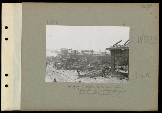 Dunkerque. La gare. Hangars de la petite vitesse bombardés par les avions allemands dans la nuit du 2 au 3-9-17