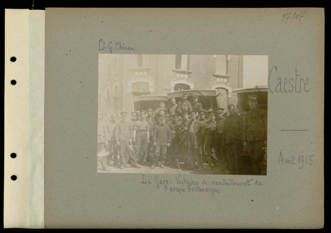Caestre. La gare. Voitures de ravitaillement de l'armée britannique