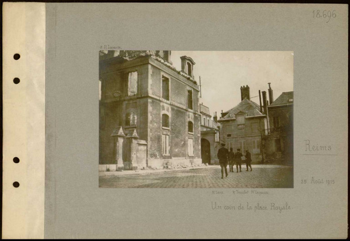 Reims. Un coin de la place Royale