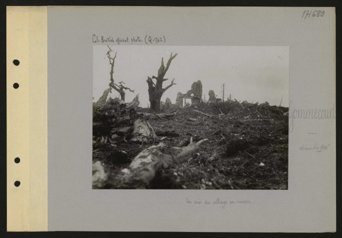 Gommecourt. Un coin du village en ruines