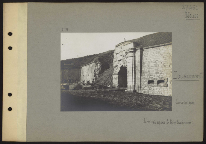 Douaumont (Meuse). L'entrée après le bombardement