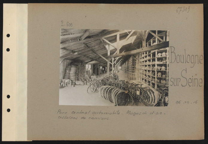 Boulogne-sur-Seine. Parc central automobile. Magasin d'accessoires de camions