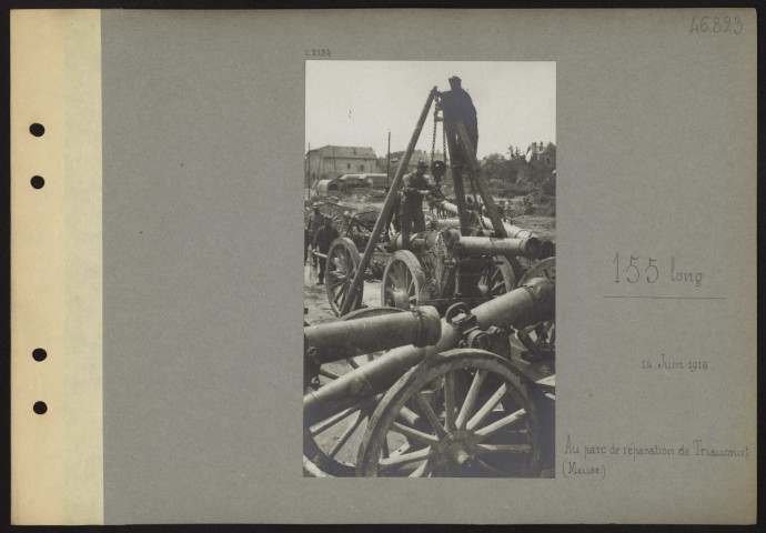 Triaucourt (Meuse). 155 long au parc de réparation