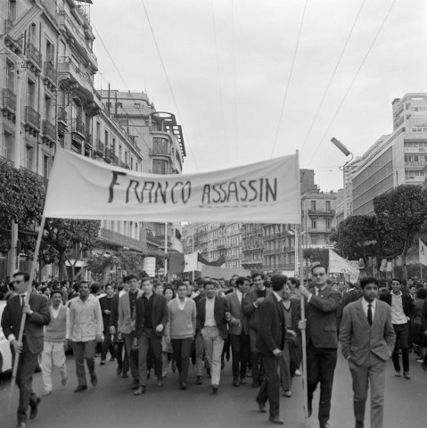 Manifestation contre Franco lors de l'exécution de Julian Grimau