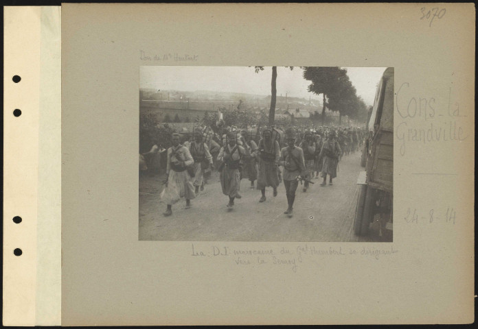 Cons-la-Grandville. La division d'infanterie marocaine du général Humbert se dirigeant vers la Semoy