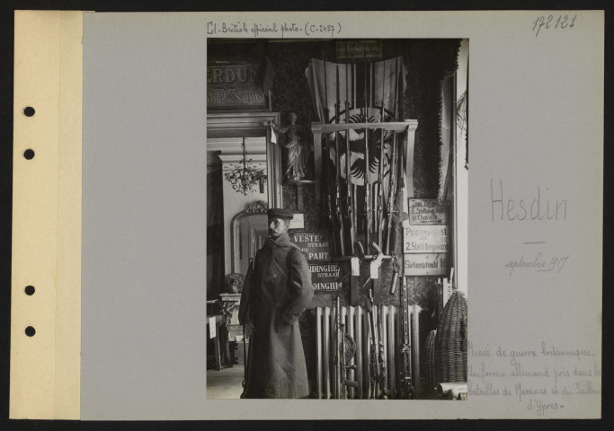 Hesdin. Musée de guerre britannique. Uniforme allemand pris dans les batailles de Messines et du Saillant d'Ypres
