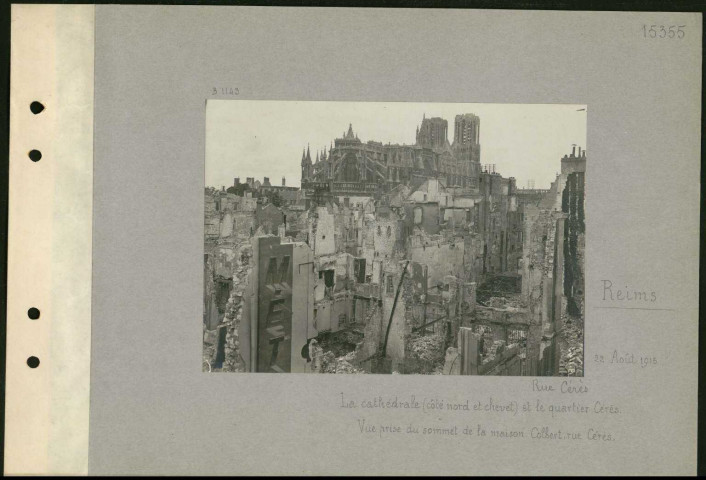 Reims. La cathédrale (côté nord et chevet) et le quartier Cérès. Vue prise du sommet de la maison Colbert, rue Cérès