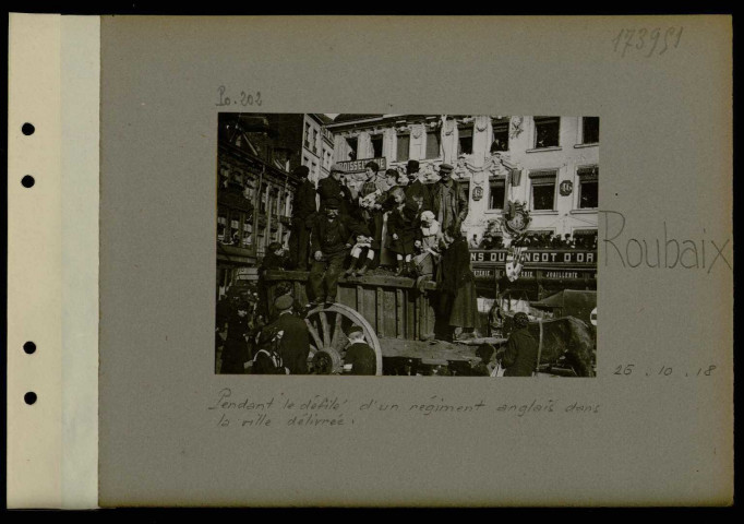 Roubaix. Pendant le défilé d'un régiment anglais dans la ville délivrée