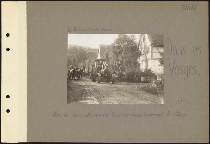 Dans les Vosges. Dans les lignes allemandes. Train sur route, traversant le village