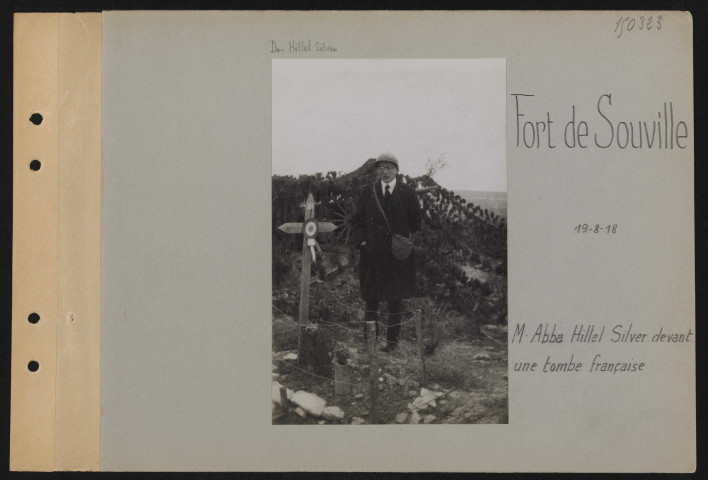 Fort de Vaux. Le fort et ses abords bombardés, vus en avion
