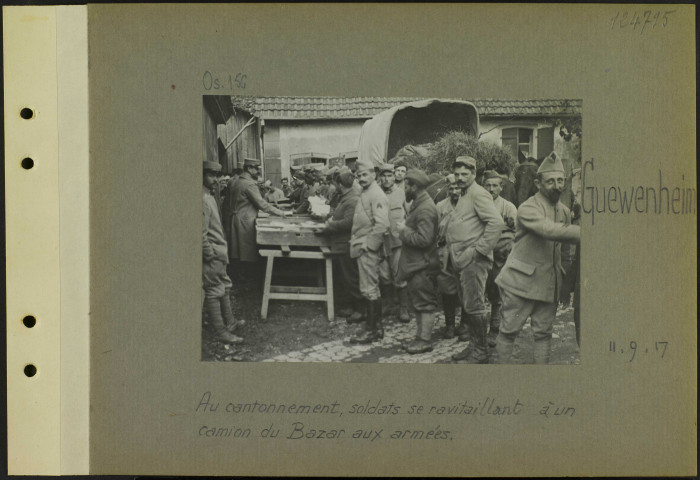 Guewenheim. Au cantonnement, soldats se ravitaillant à un camion du bazar aux armées