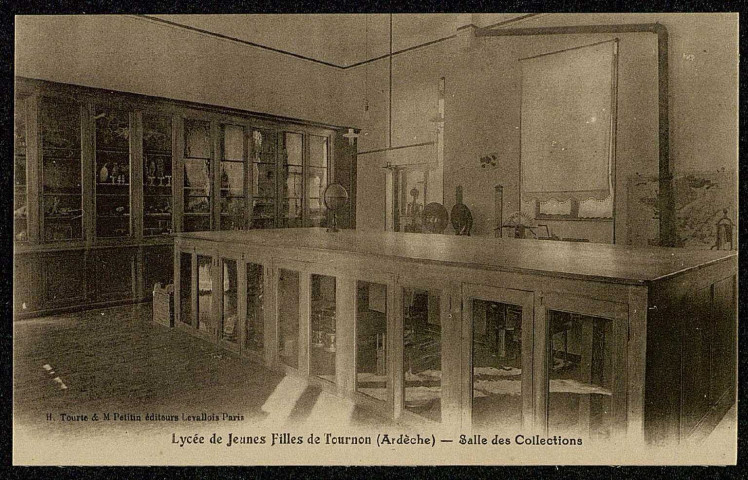 Cartes postales du Lycée de Jeunes Filles de Tournon (Ardèche).