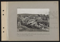 Bailleul-sur-Thérain. Parc de réparation de la 10e armée ; réparation de roues par des prisonniers allemands
