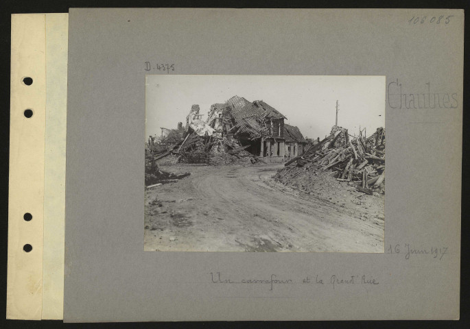 Chaulnes. Un carrefour et la grand'rue