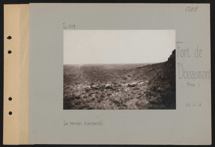 Fort de Douaumont (près). Le terrain bombardé
