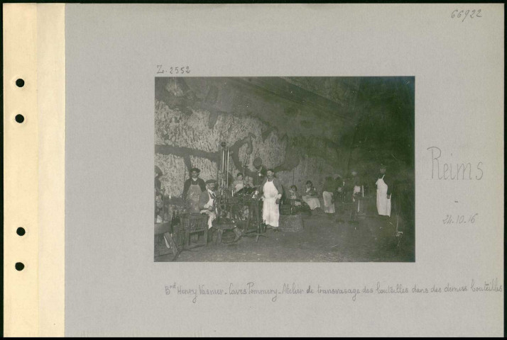 Reims. Boulevard Henry Vasnier. Caves Pommery. Atelier de transvasage des bouteilles dans des demi-bouteilles
