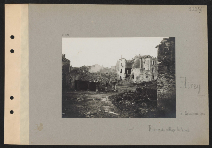 Flirey. Ruines du village : le lavoir
