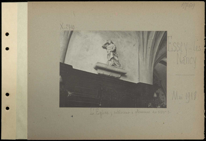 Essey-lès-Nancy. L'église. Intérieur : pleureuse du XVIIIe siècle
