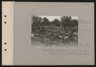 Avricourt. Destructions systématiques par les Allemands : ferme du château ; batteuse détruite