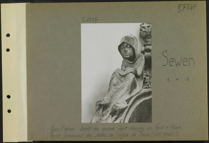Sewen. Dans l'église. Dépôt des œuvres d'art évacuées du front d'Alsace. Figure provenant des stalles de l'église de Thann (côté droit)