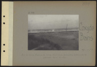 Coxyde-Bains. Dans les dunes. Exercice de tir au fusil lance-grenades ; éclatements de grenades dans la mer