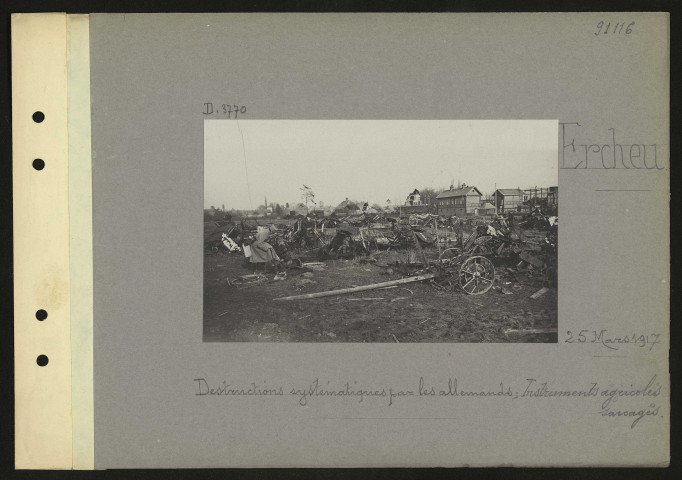 Ercheu. Destructions systématiques par les Allemands ; instruments agricoles saccagés