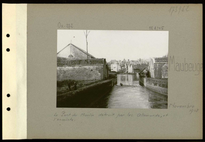 Maubeuge. Le pont du Moulin détruit par les Allemands, et l'enceinte