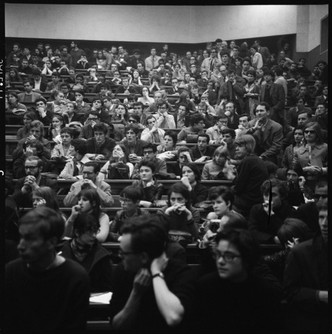 Mai 1968 : assemblée générale à la Sorbonne, manifestation unitaire du 13 mai de République à Denfert-Rochereau
