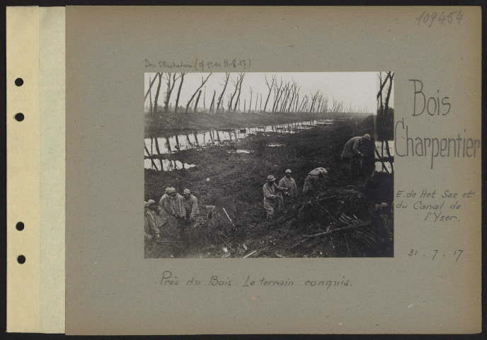 Bois Charpentier (Est de Het Sas et du canal de l'Yser). Près du Bois. Le terrain conquis