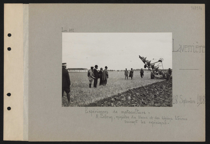 Laverrière. Expériences de motoculture. M. Lebrun, ministre du blocus et des régions libérées suivant les expériences