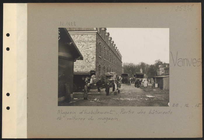 Vanves. Magasin d'habillement. Partie des bâtiments et voitures du magasin