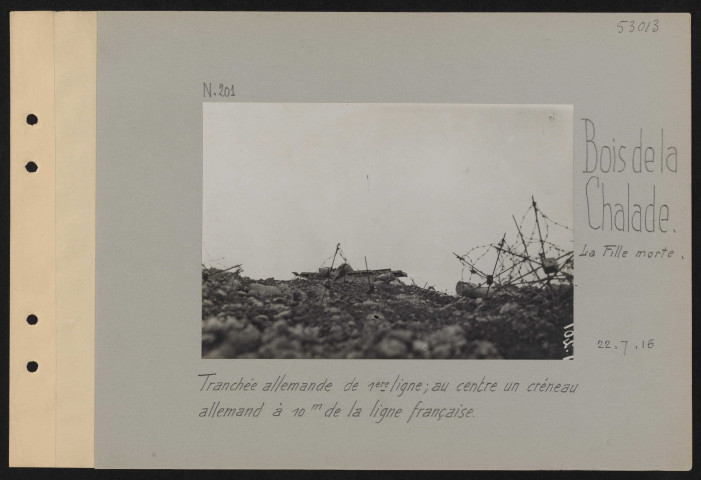 Bois de La Chalade, La Fille Morte. Tranchée allemande de première ligne ; au centre, un créneau allemand à 10 m de la ligne française