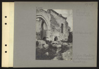 Curlu. L'église : chapelle des fonts baptismaux dans le transept sud