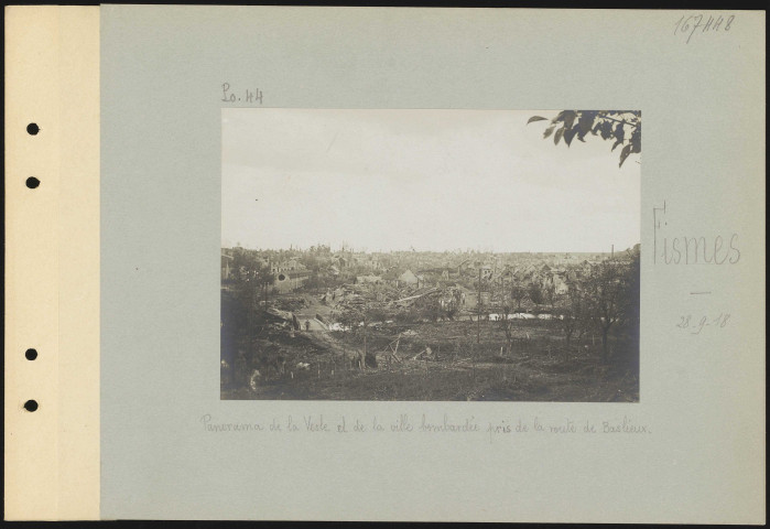 Fismes. Panorama de la Vesle et de la ville bombardée pris de la route de Baslieux