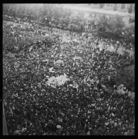 Visite de Ben Bella dans une institution